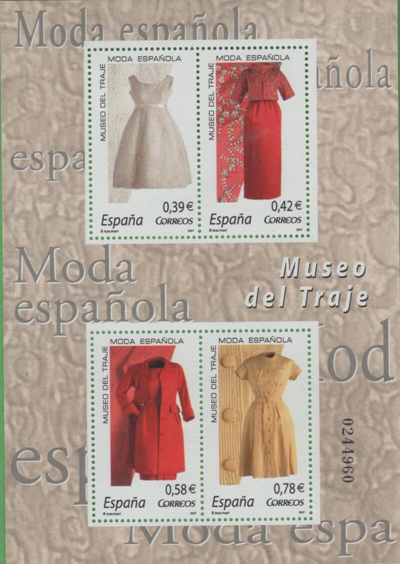 Foglietto Spagna Anno 2007 Museo del costume di Madrid La moda spagnola Prima serie (BF 179)