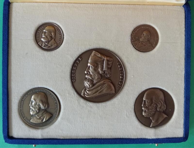 Serie di 5 medaglie emesse dall'Istituto Poligrafico e Zecca dello Stato per celebrare il centenario della morte di Giuseppe Garibaldi