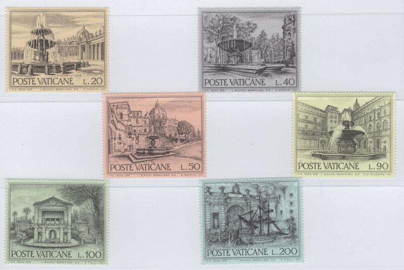 Francobolli Vaticano Anno 1975 Anno europeo del patrimonio architettonico Fontane della Città del Vaticano Prima serie