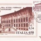 Cartolina Poste Italiane con immagine francobollo Scuola Normale Superiore di Pisa Affrancatura con lo stesso francobollo e Annullo filatelico speciale primo giorno di emissione